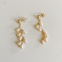 Load image into Gallery viewer, Pearl Berries Earrings